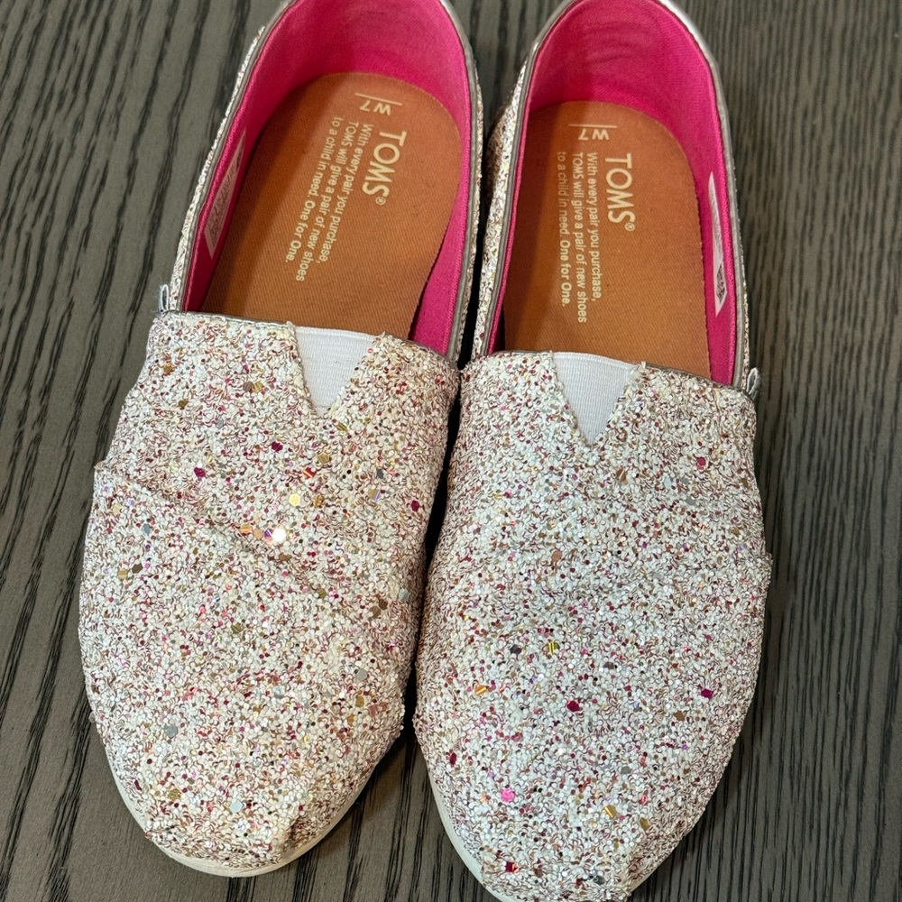 Women’s Toms Candy Cane Glitter Party Flats- Pre-owned Size 7